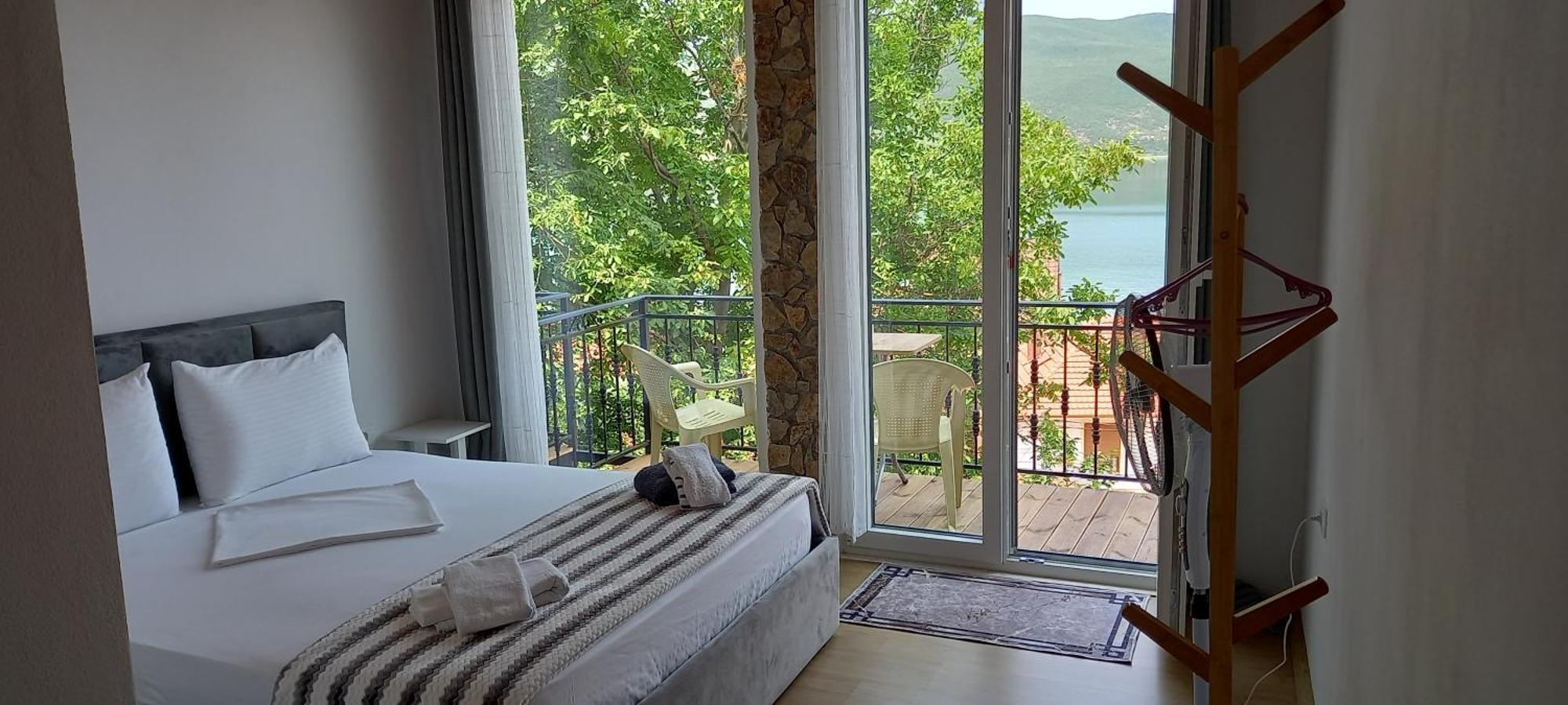 Roleo Guest House Lini Exterior foto
