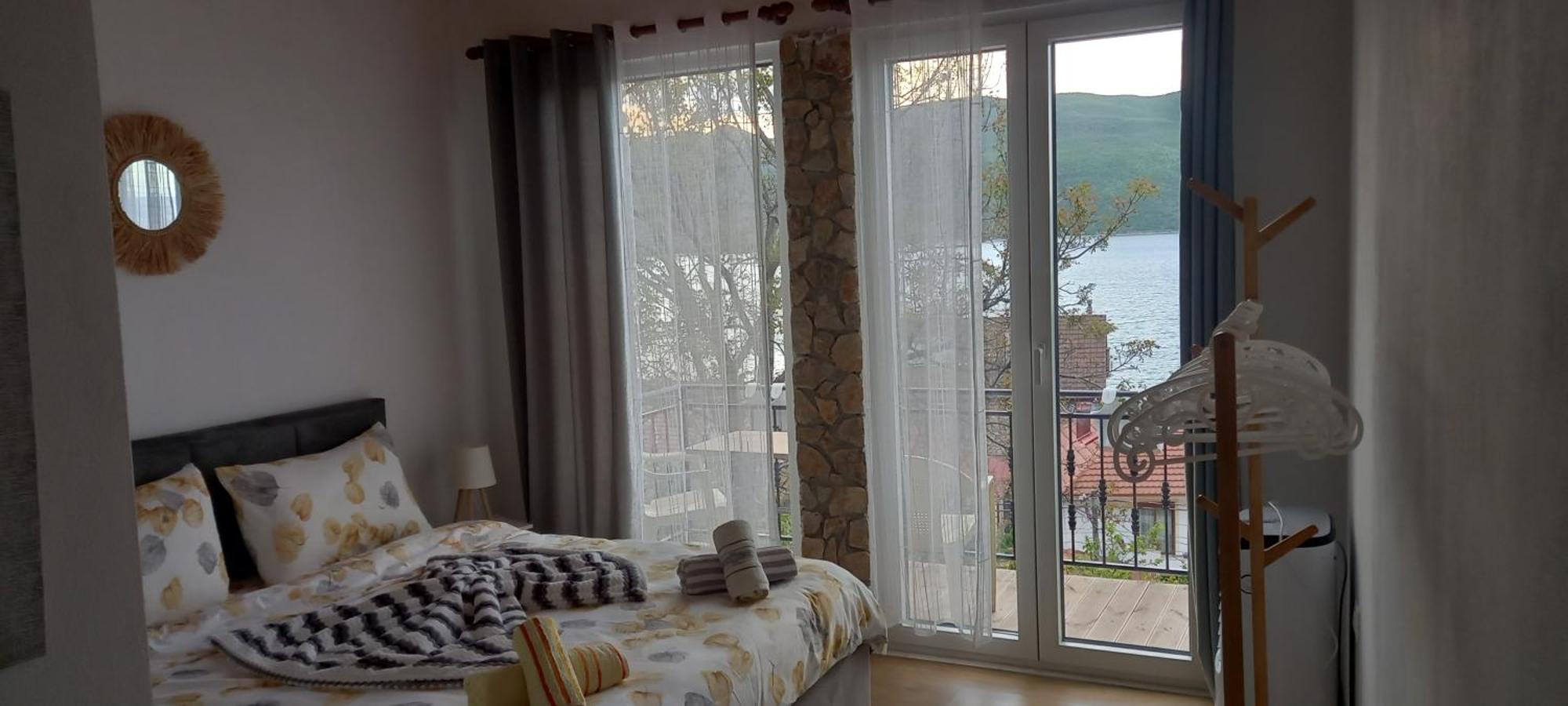 Roleo Guest House Lini Exterior foto