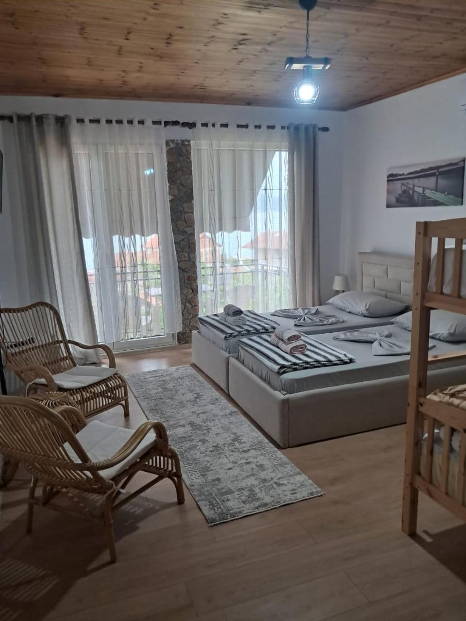 Roleo Guest House Lini Exterior foto