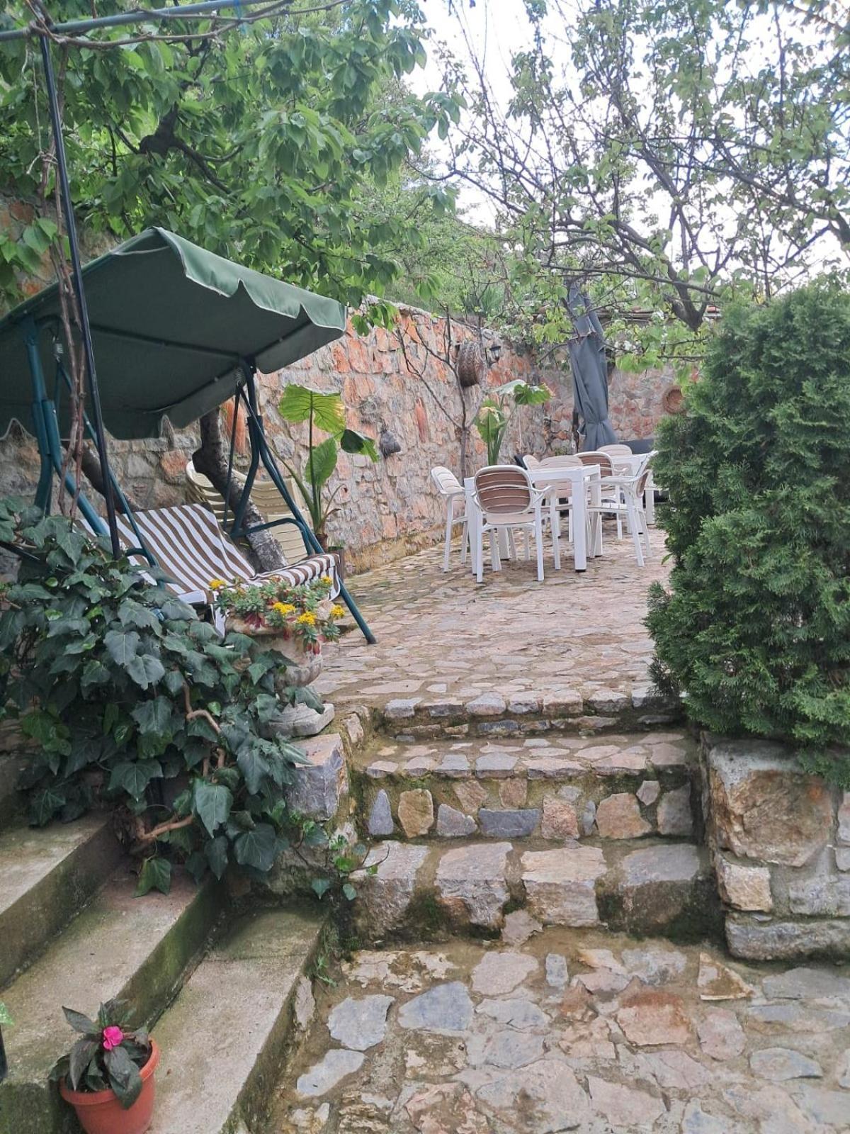 Roleo Guest House Lini Exterior foto