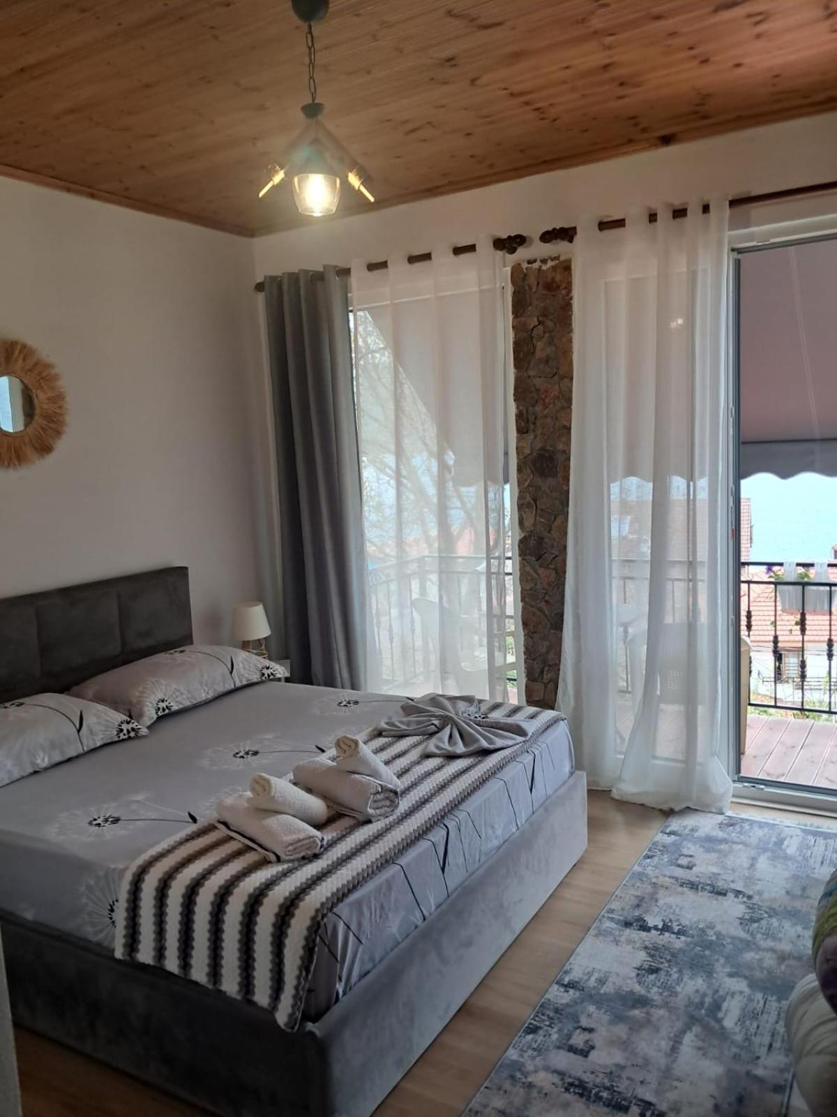 Roleo Guest House Lini Exterior foto