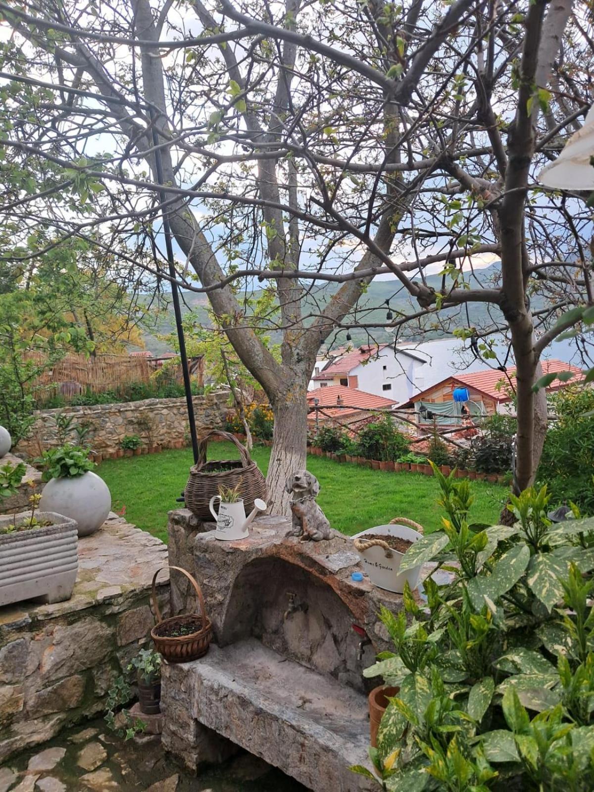 Roleo Guest House Lini Exterior foto